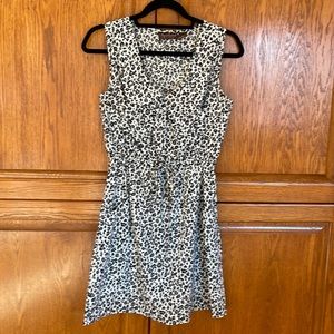 Speed control size M leopard print dress with pockets.